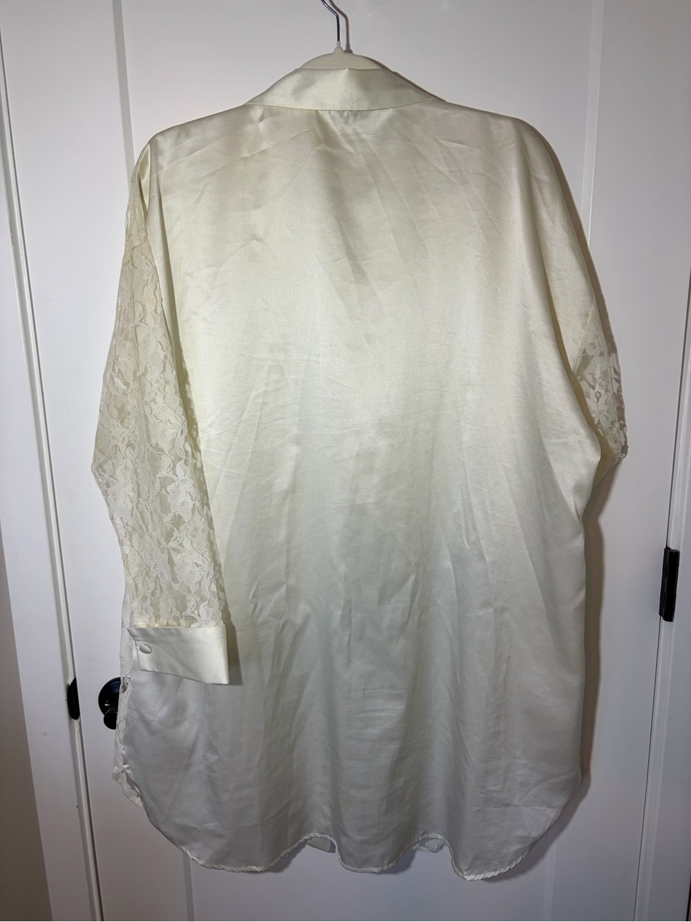 RARE VINTAGE Victoria's Secret Gold Label Cream Satin Button-Up Robe - Picture 5 of 6